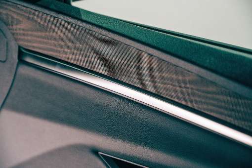 Image 2: Beautiful application in the interior of the Renault: NUO veneer. Photo: Renault Megane E-Tech Electric / credits: � Renault Communications / Rights reserved